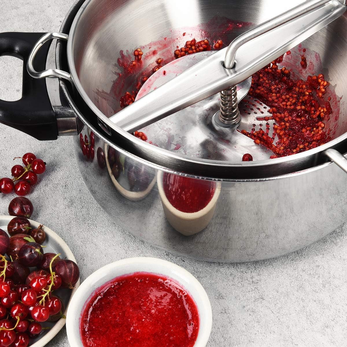 Navaris Food Mill, 8.1" Stainless Steel Rotary with Hand Crank and 3 Grinding Discs for Tomato Sauce, Mashed Potatoes