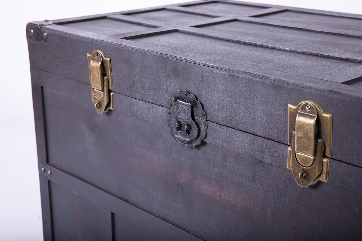 Vintiquewise(TM) Old Cedar Style Large Chest