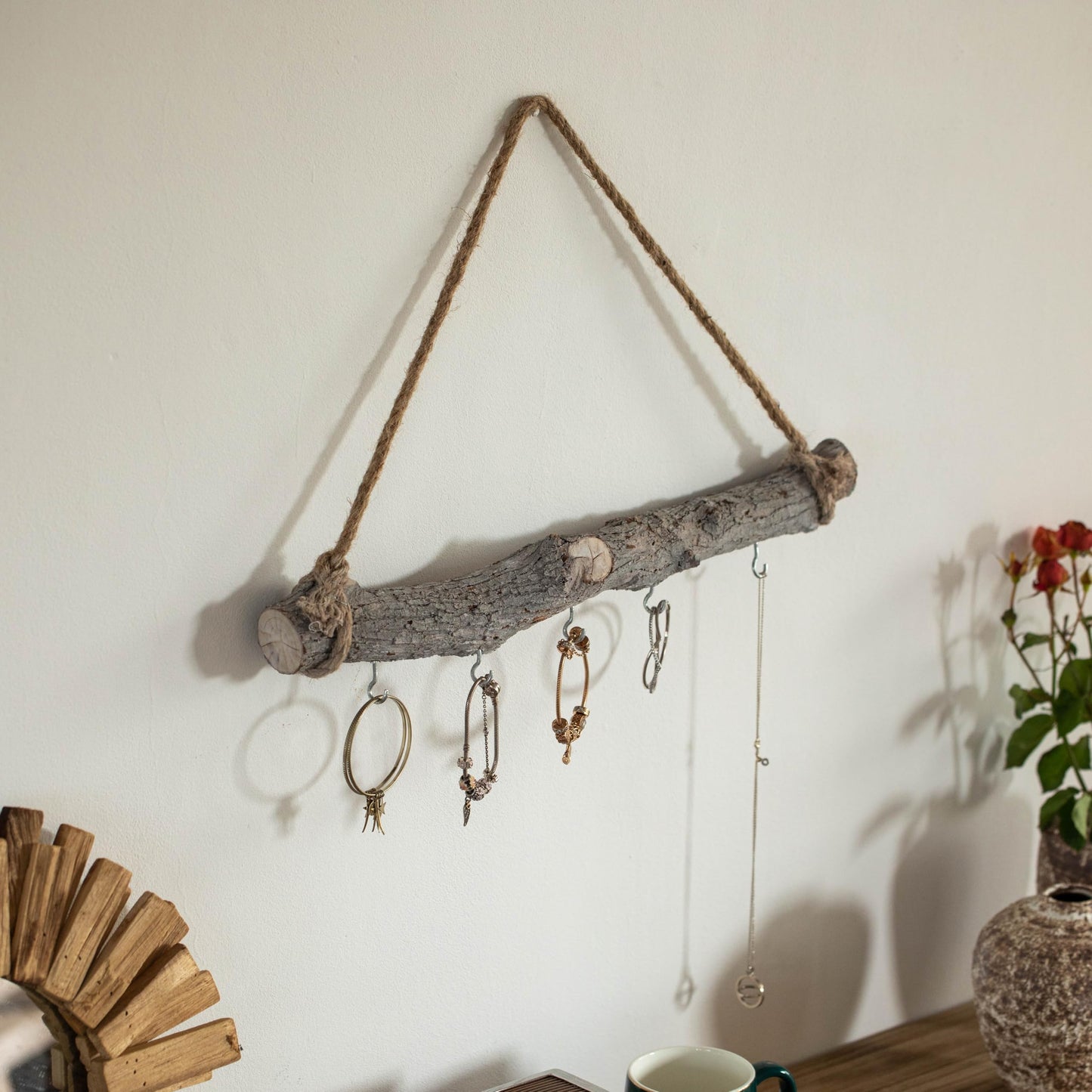 Uniquewise 19-inch Natural Decorative Wooden Log Hanging Farmhouse Wall Decor with 5 Hooks for Jewlery Keys Hats and Wall Accessories Perfect for Entryway Living Room Kitchen Hallways and Dining Area