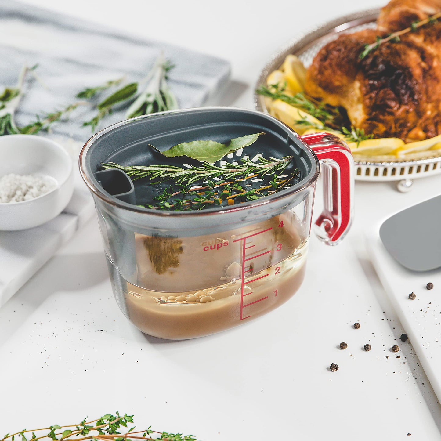 Tovolo Fat Separator Gravy Strainer 4 Cup Fat Separating Measuring Cup with Lid for Cooking Gravy Broth Turkey Juices, Easy Clean Fat Skimmer Measuring Grease Gravy Boat Strainer for Meal Prep