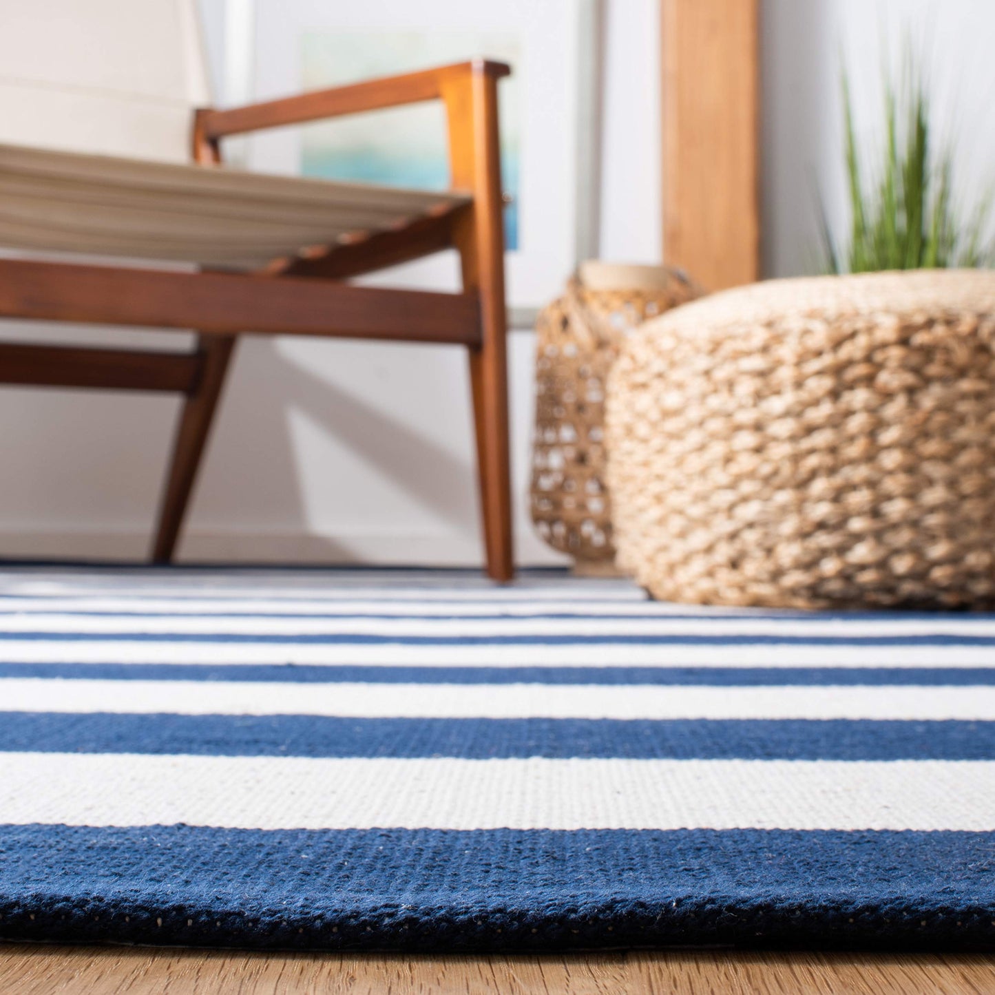 SAFAVIEH Montauk Collection X-Large Area Rug - 12' x 18', Navy & Ivory, Handmade Flatweave Cotton, Woven Texture, Farmhouse Stripe Pattern, Ideal for Living Room, Bedroom, Dining Space (MTK712H)