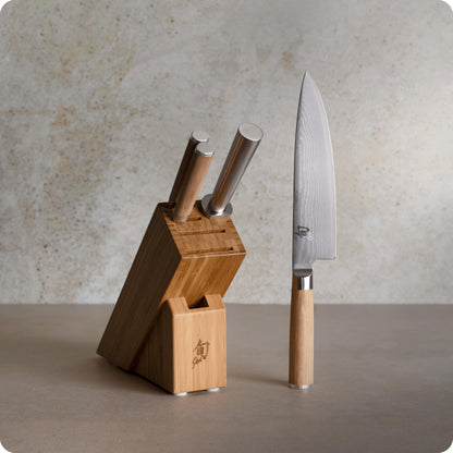 Shun Classic Blonde 5 Piece Starter Block Set, Includes 8" Chef, 3.5" Paring & 6" Utility Knives, Handcrafted Japanese Knife Block Set, Damascus Stainless Steel Cladding, Pakkawood Handle