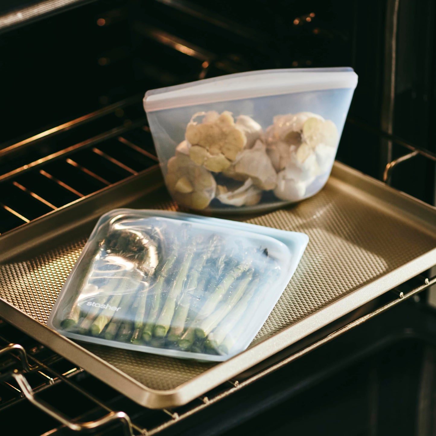 Stasher Silicone Reusable Storage Bag, Quart Bag, Reusable Freezer Bags, Microwave, Dishwasher, Oven Safe, Sous Vide, Eco Friendly, Lunch Container, Food-safe Silicone Snack Bags, 64 oz, Clear