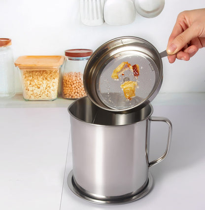 Tellshun Bacon Grease Container with Strainer 1.8 L / 60 oz Kitchen Catcher Food-grade Stainless Steel Cooking Oil Keeper with Lid and Easy-Grip Handle Suitable for Storing Frying Oil