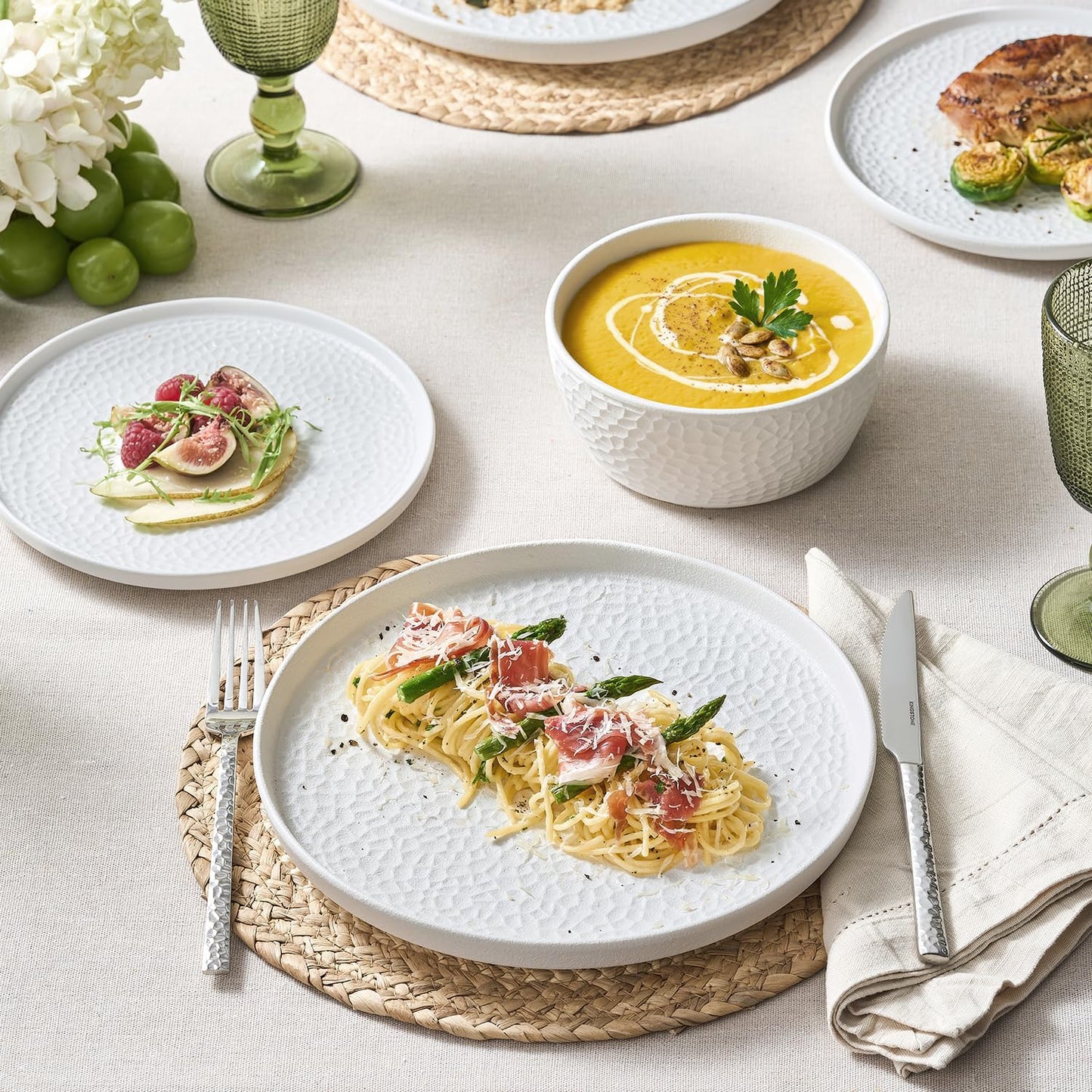 KINGSTONE Ceramic Dinnerware Set, 24-Piece Porcelain Plates and Bowls Set for 8, Matte Black or White, Hammered Texture, Microwave, Dishwasher & Oven Safe, Perfect for Home, Weddings & Gifts