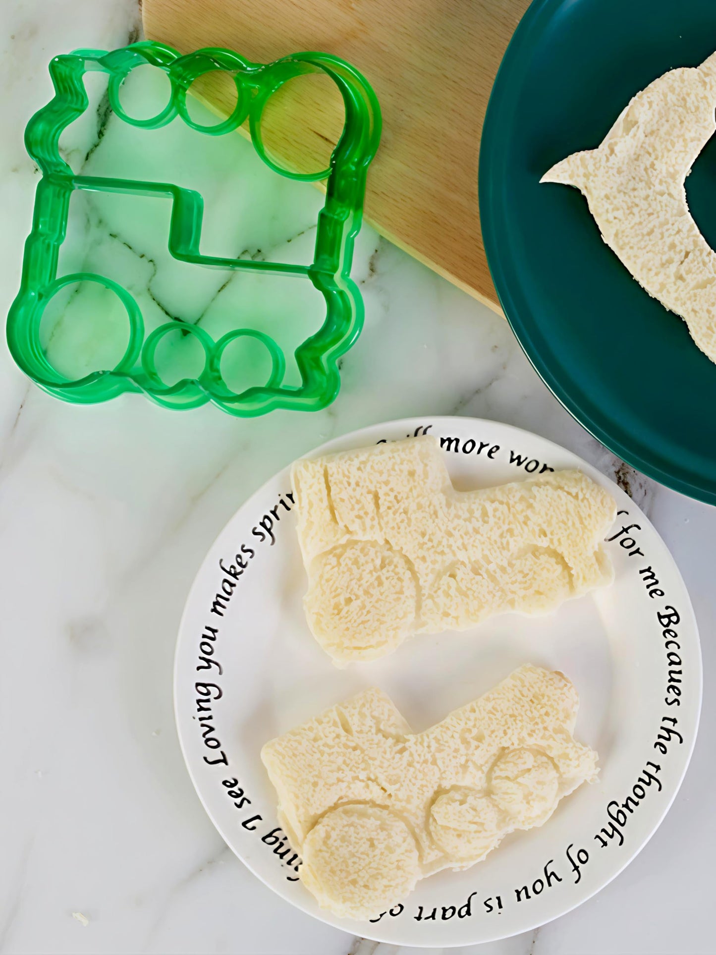 4-Piece Fun Sandwich Cutters Set – Heart, Car, Train, Crown Shapes | BPA-Free Plastic Bread Molds for Kids & Adults | Creative Lunchbox Tools