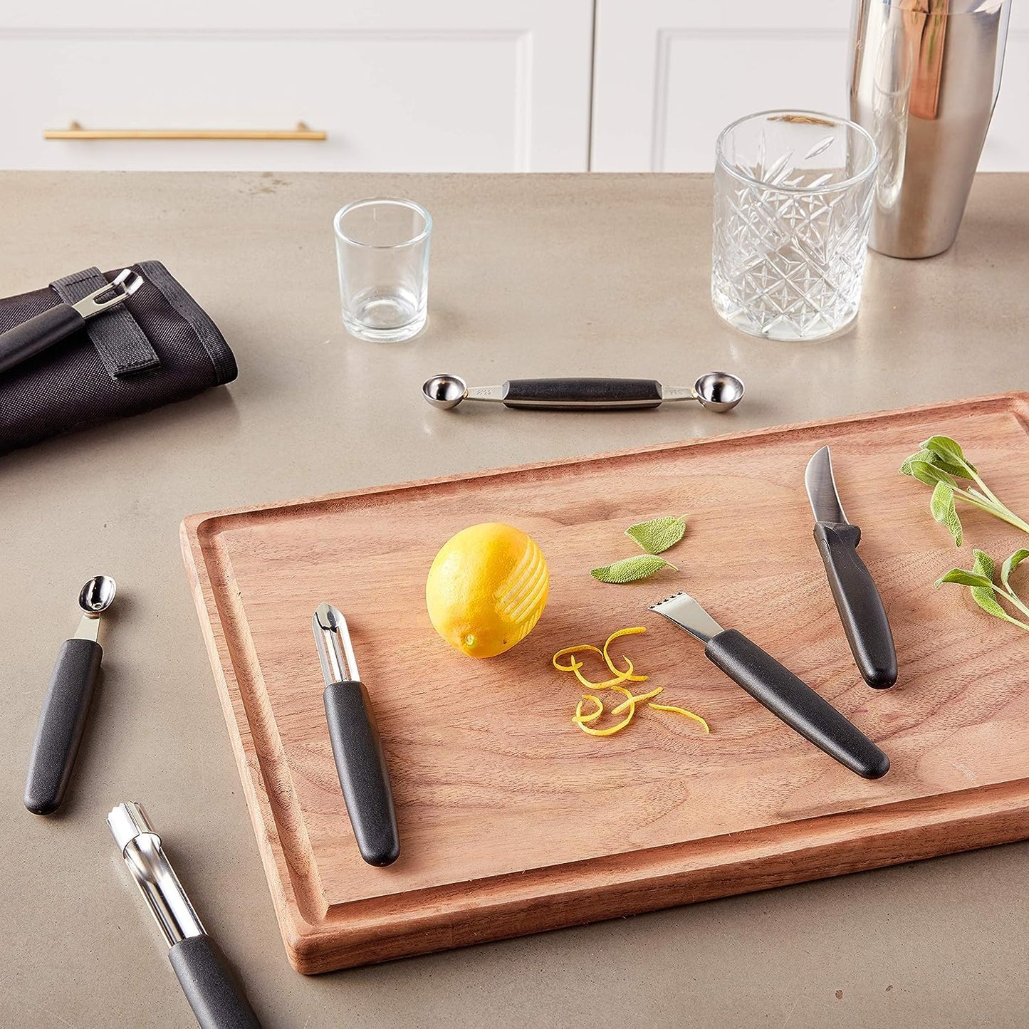 Mercer Culinary 8-Piece Garnishing Kit,Black