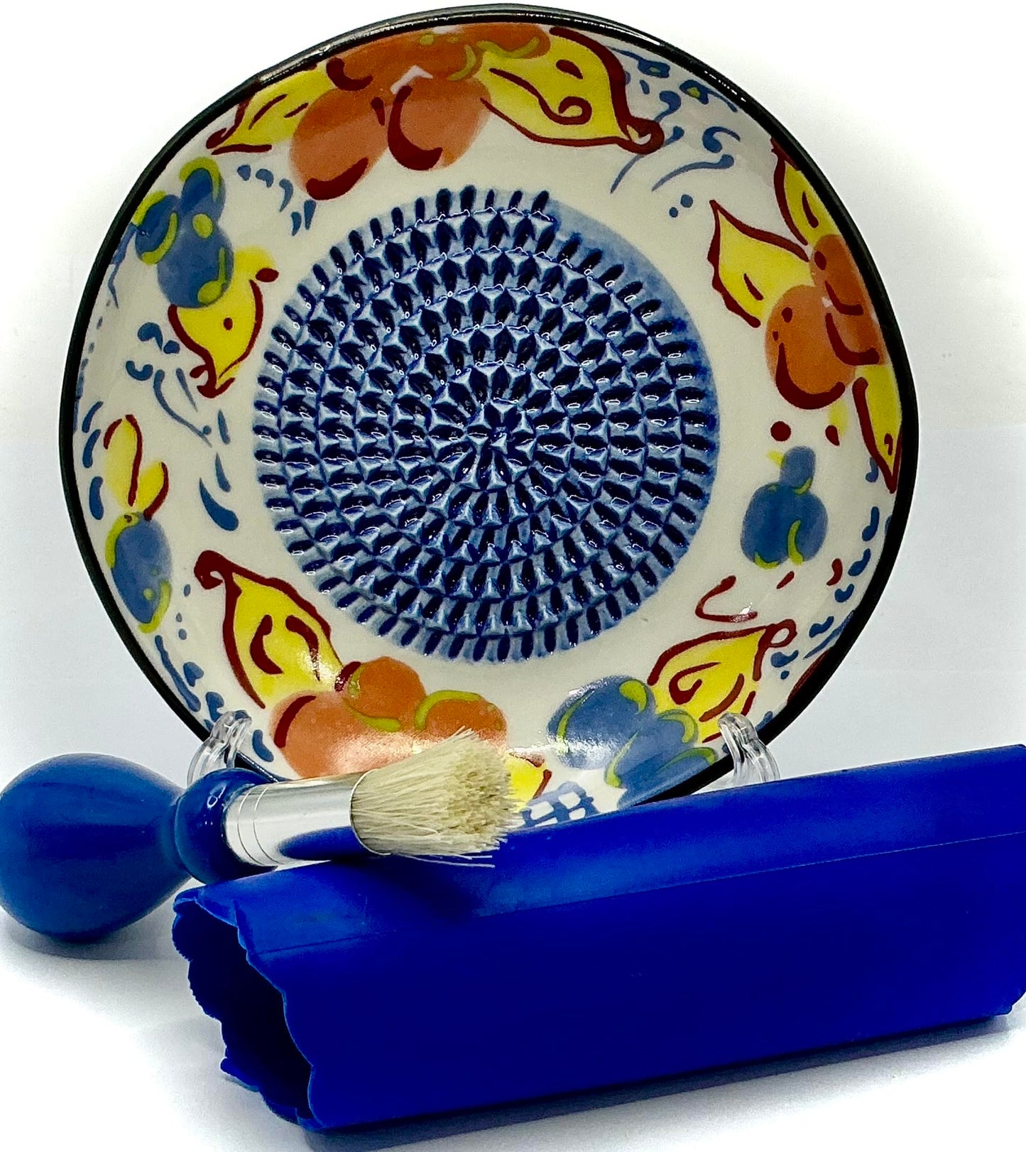 BonCera, All-in-one Premium Ceramic Garlic Grater Plate 4-Piece Set - Artisan Flower Blue Center Design - For Garlic, Ginger, Chocolate, and more! - Comes with 5" Plate, Peeler, Brush, and Stand