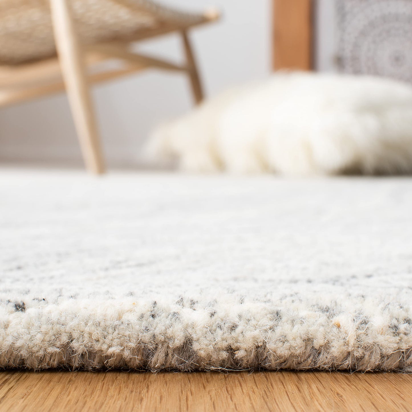 SAFAVIEH Metro Collection Area Rug - 10' x 14', Ivory & Silver, Handmade Modern Abstract Wool, Ideal for High Traffic Areas in Living Room, Bedroom (MET505G)
