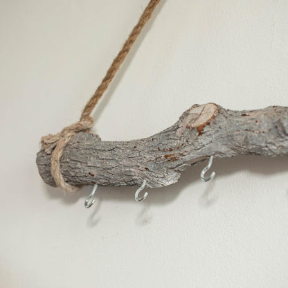 Uniquewise 19-inch Natural Decorative Wooden Log Hanging Farmhouse Wall Decor with 5 Hooks for Jewlery Keys Hats and Wall Accessories Perfect for Entryway Living Room Kitchen Hallways and Dining Area