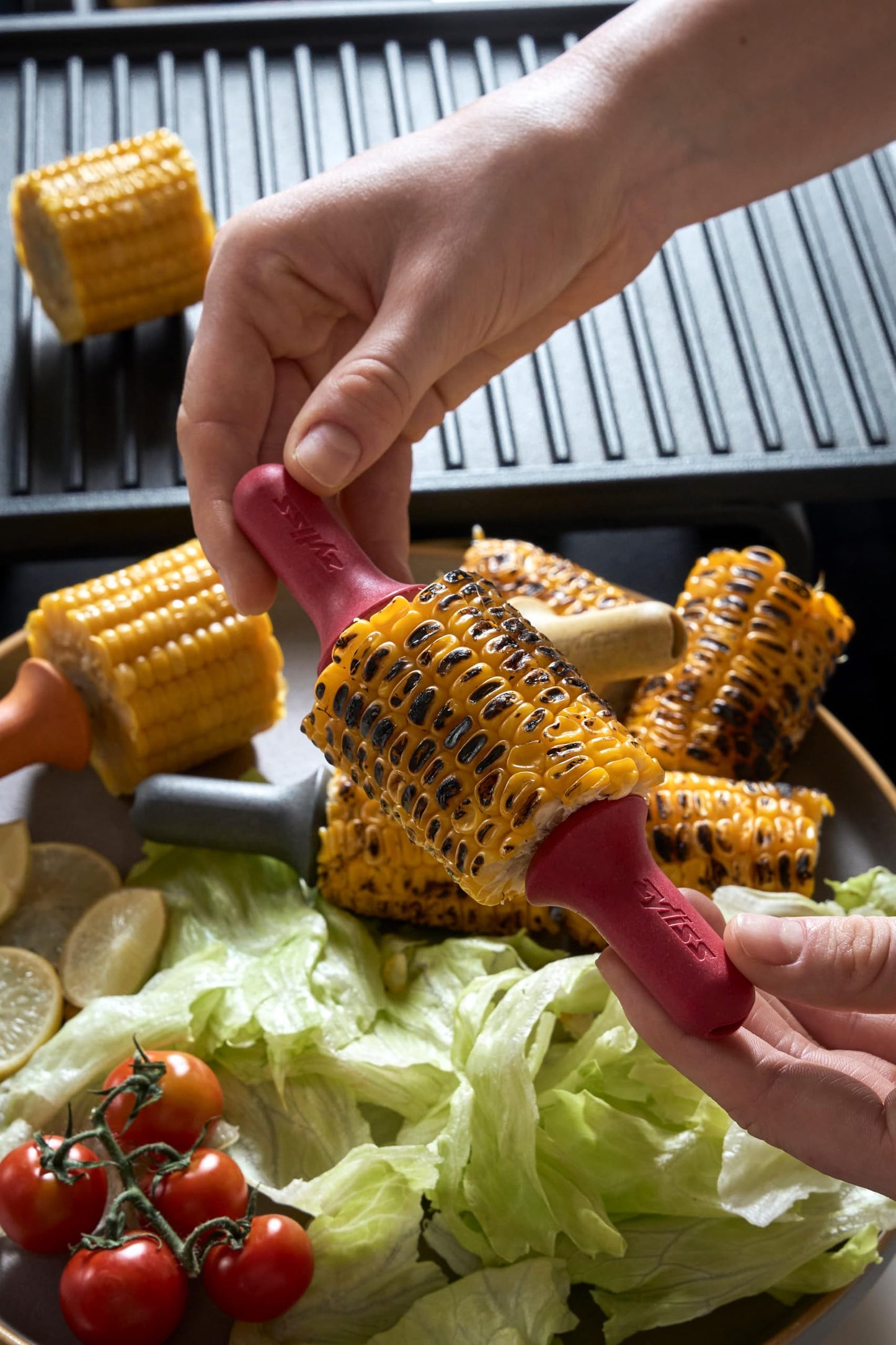 Zyliss Corn Holders 4pc Set – Stainless Steel Corn Cob Holders with Interlocking Design, Sustainable Wheat Straw Handles, Rust-Proof Prongs, Compact Storage, BBQ & Picnic Essential