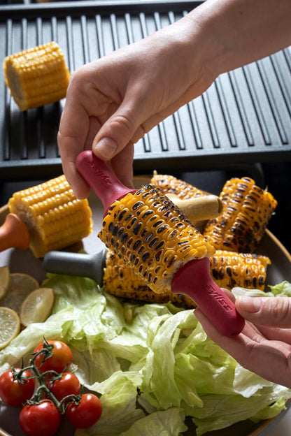 Zyliss Corn Holders 4pc Set – Stainless Steel Corn Cob Holders with Interlocking Design, Sustainable Wheat Straw Handles, Rust-Proof Prongs, Compact Storage, BBQ & Picnic Essential