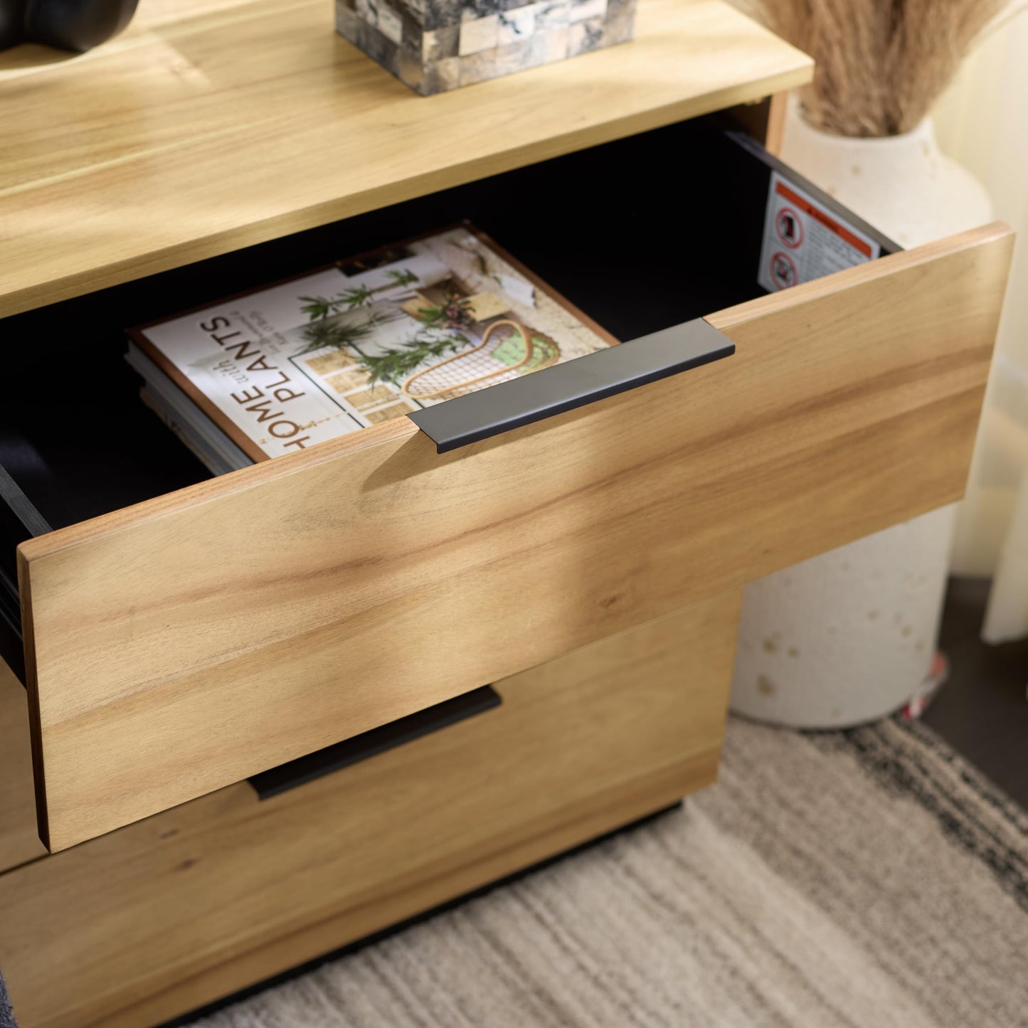 SAFAVIEH Home Collection - Brylin 3-Drawer Nightstand Table, Natural with Black Handles & Base, Fully Assembled (NST6404B)