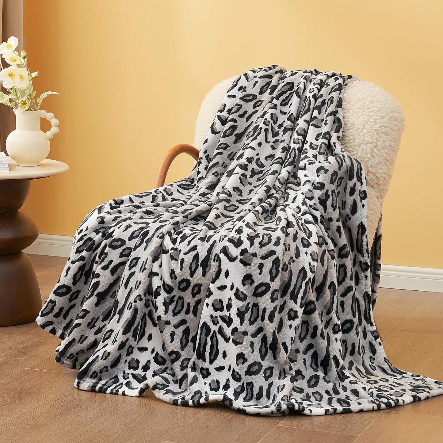 Cozy 90"*90" Bliss Leopard Print Fuzzy Throw Blanket for Bed & Couch, Thick Soft Warm Fleece Blankets for Room Decor