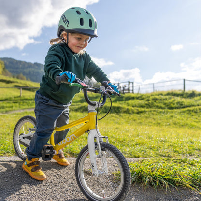 woom GO 2 Bicycle for Children 3 to 4.5 Years Old, 14-Inch Lightweight Bike with Handbrake, Steering Limiter & Chainguard for Boys & Girls - GO 2 - Metallic Turquoise