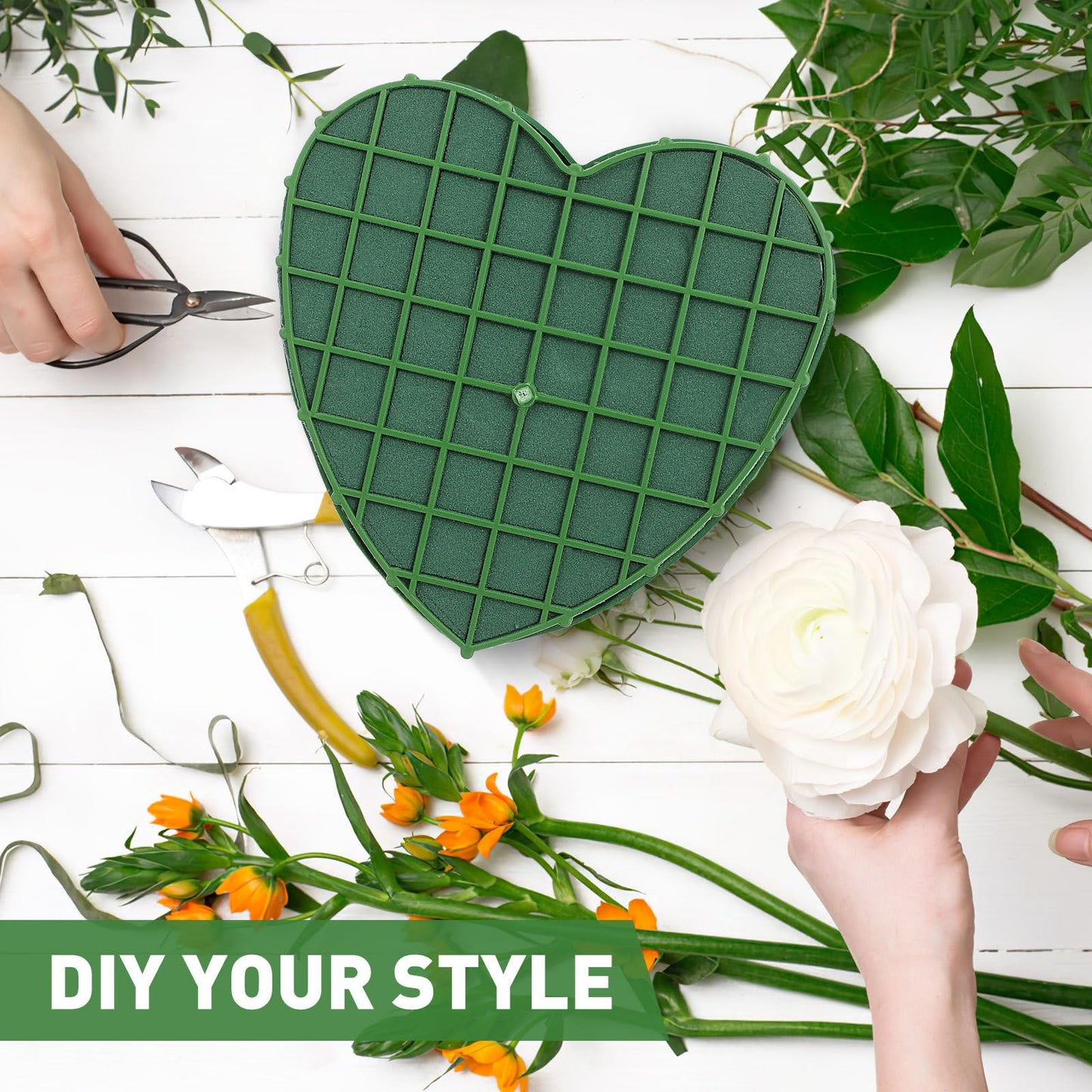 2Pcs Heart Shaped Floral Foam Cage with Suction Cup, Wet Dry for Wedding Car Decoration, Fresh Artificial Flower Arrangement Mud Block Base
