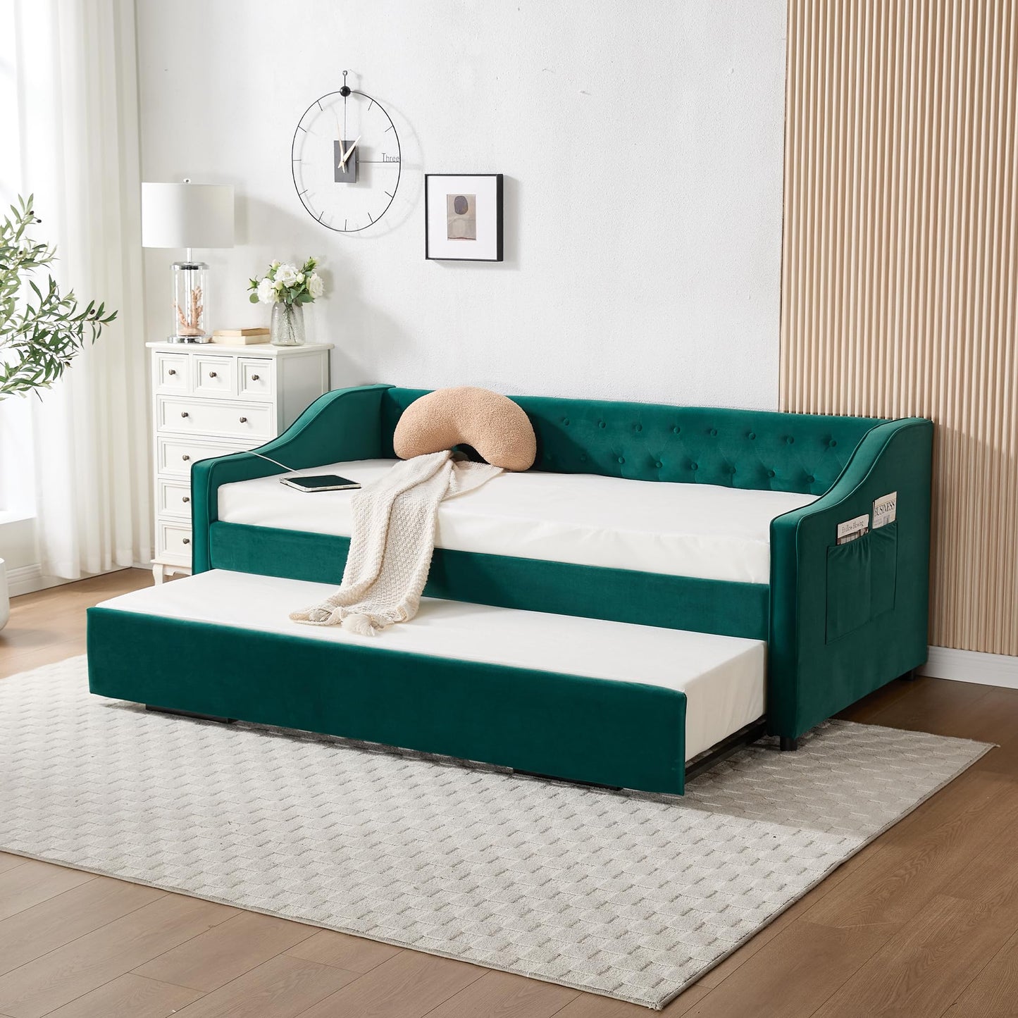 DNYN Button Tufted Design Daybed with Pop-up Trundle & USB Ports for Bedroom Guest Room, Space-Saving Twin Size Velvet Sofabed Frame with Side Storage Pockets, No Box Spring Needed/Easy Assemble
