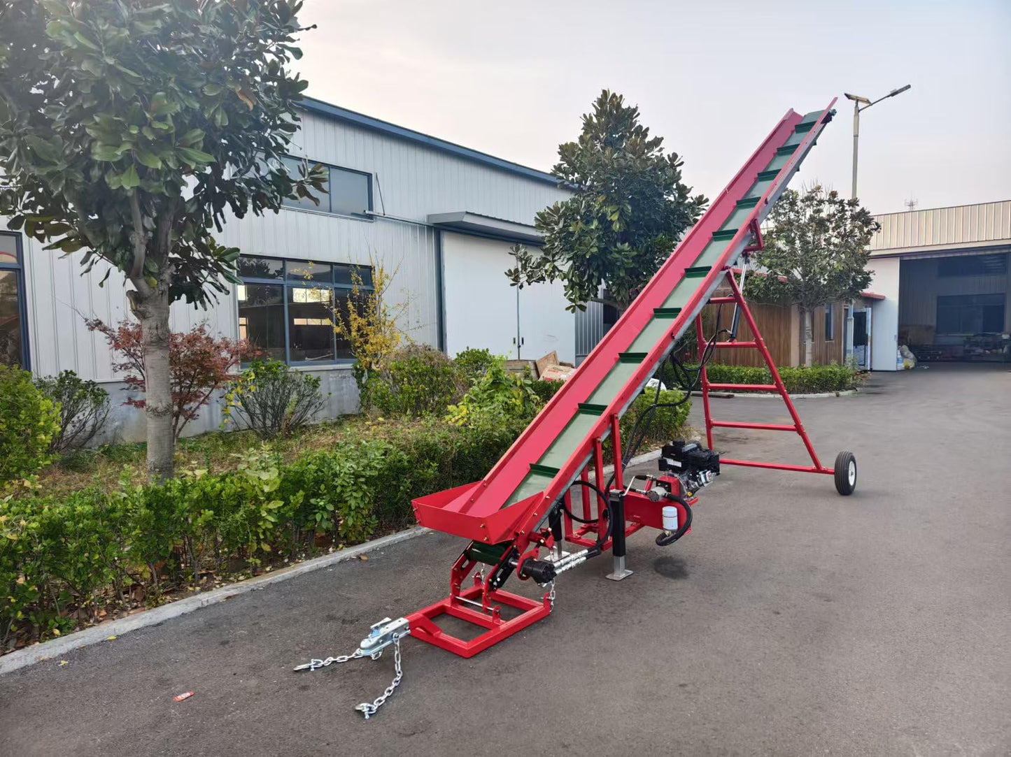 7HP Gas Firewood Conveyor 18FT Hydraulic Adjustable Height Wood Elevator with 9.25" PVC Anti-Slip Belt, Manual Pull Start, Trailer Hitch & Tires – Portable Log Conveyor for Farm, Home, Commercial Use