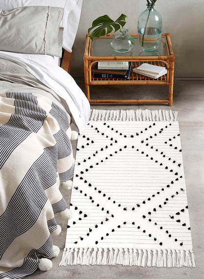 HAOCOO Boho Bathroom Rug 2'x 3', Cotton Woven Washable Small Area Rugs with Tassels for Kitchen