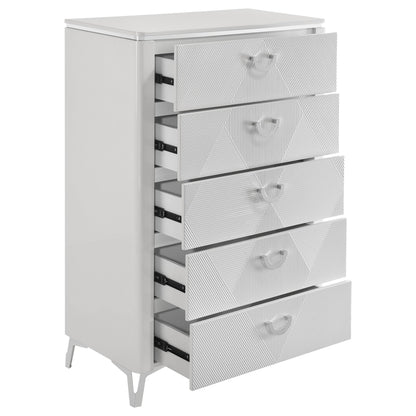 Coaster Home Furnishings - Cassia - Wood - 5-Drawer Chest with Black Felt-Lined Top, V-Patterns Front, U-Shaped Pulls, Tapered Legs and Contemporary Style - Bedroom - White High Gloss - 215795