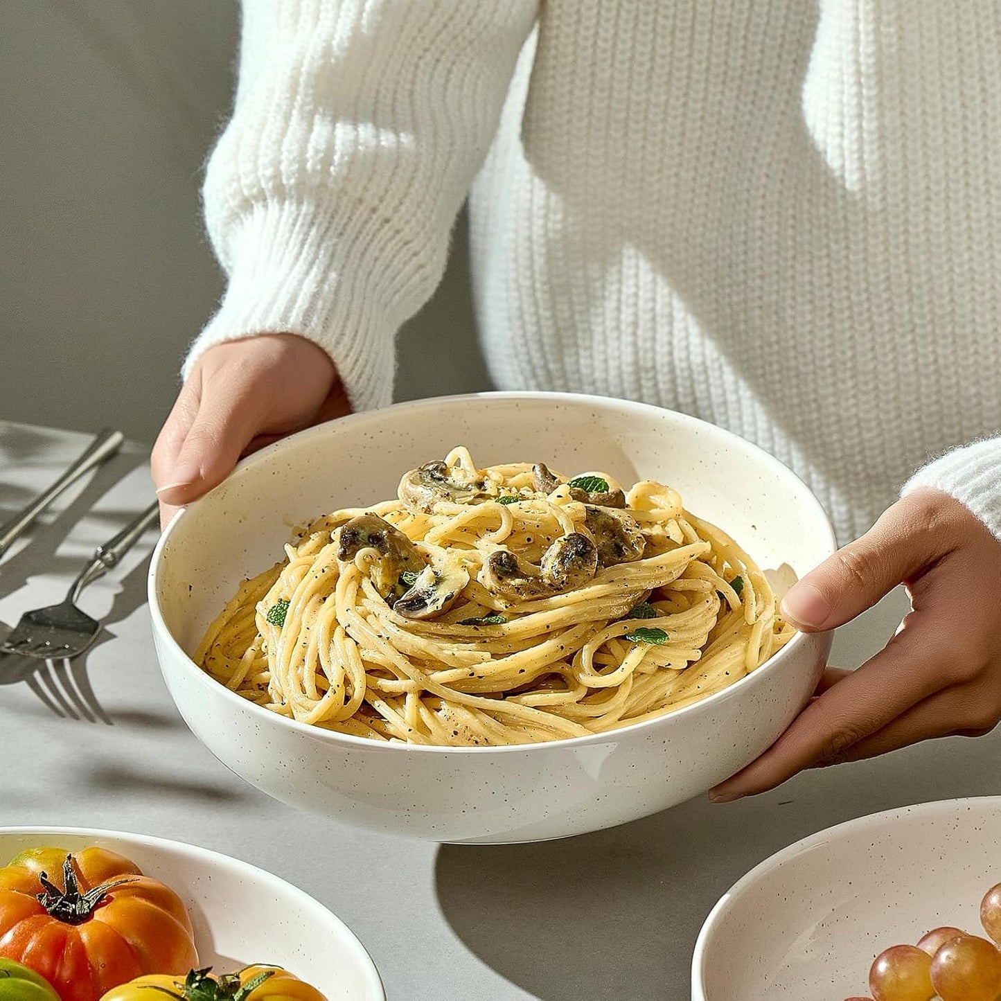 Gencywe 8.3" Pasta Bowls Set of 4, 34 oz Ceramic Salad Bowls, White Serving Plate, Wide and Shallow Bowl for for Fruits, Noodle, Dinner, Housewarming Wedding Christmas Dishwasher and Microwave Safe