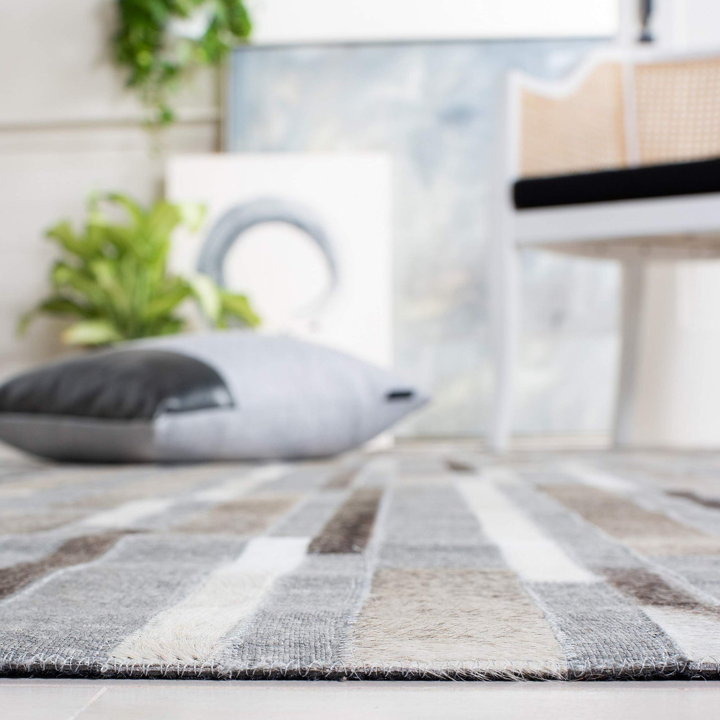 SAFAVIEH Studio Leather Collection 8' x 10' Ivory/Grey STL222A Handmade Mid-Century Modern Leather & Viscose Area Rug