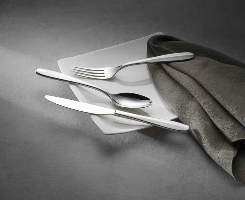Oneida Silverware Set, Oakwood 20 Piece Everyday Flatware Set, Service For 4, 18/0 Stainless Steel, Dishwasher Safe, Cutlery Sets, Kitchen Utensils Sets, Knives Spoons And Forks (Silver, 20 Pieces)