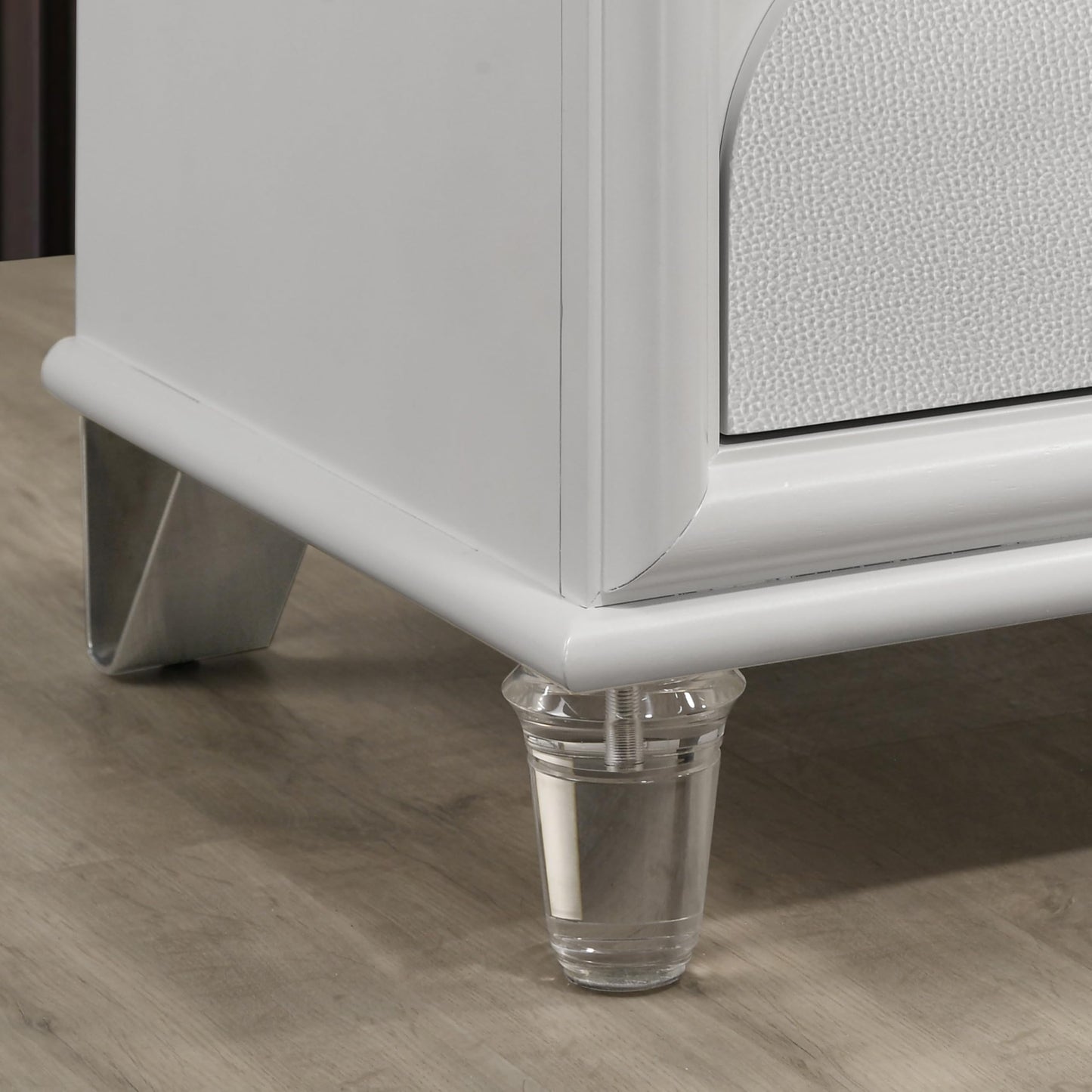Furniture of America Leila Modern Solid Wood 22.5-inch 2-Drawer Nightstand with Embossed Panels, Metal Glide and Acrylic Handles, Easy Assembly Required for Bedroom, Guest Room, Pearl White