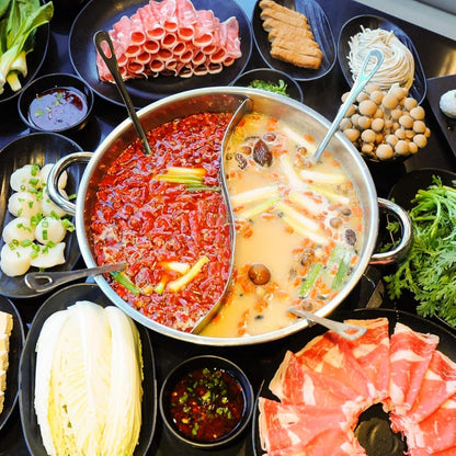Stainless Steel Pot with Divider for Double-Flavor Soup Cooking, Suitable for Family Gatherings