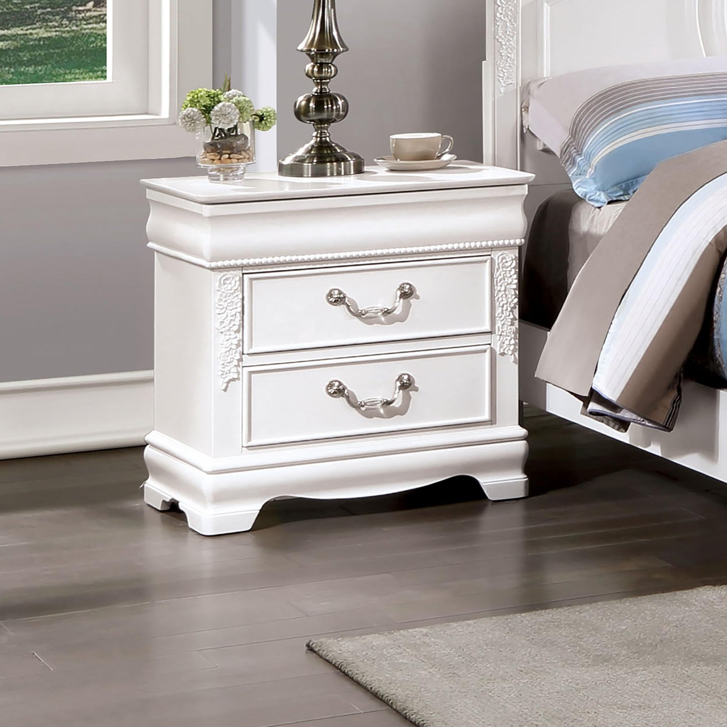Furniture of America Lyoth Solid Wood 2-Drawer Nightstand with USB Charger, Felt-Lined Top Storage Bedside Table and Nickel Hanging Pulls, No Assembly for Bedroom, Guest Room, White