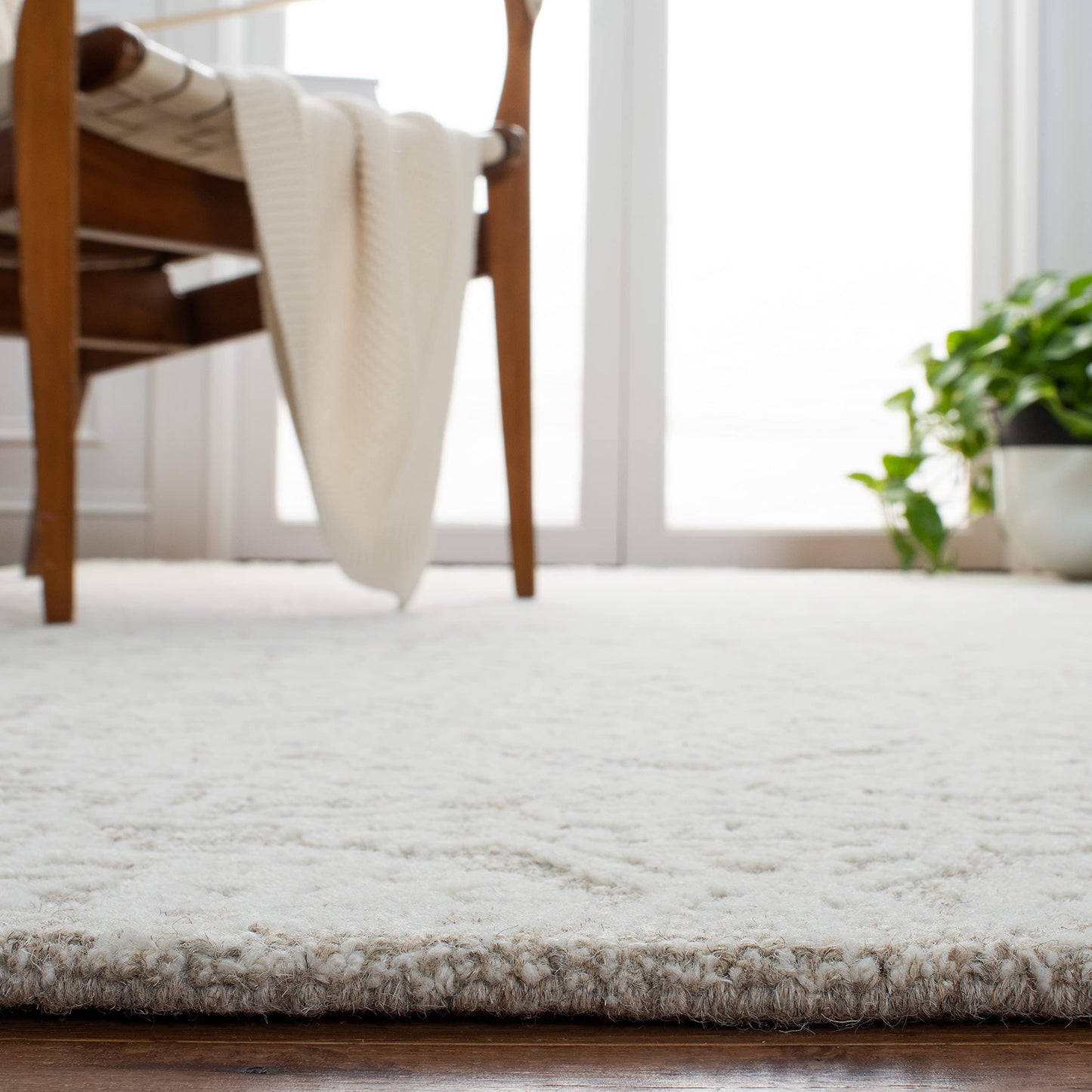 SAFAVIEH Area Rug 10x14 - Metro Collection - Large - Natural & Ivory, Handmade Wool, Ideal for Living Room, Bedroom, Dining Space (MET998A)