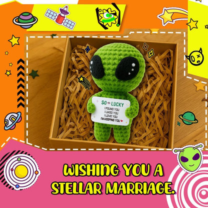 MAMAGIFTREE I Love You Wedding Anniversary Present for Him Boyfriend Husband Fiance Wife Her with Small Card, Valentines Day Gifts Women Men - Romantic Theme Crochet Alien Decor