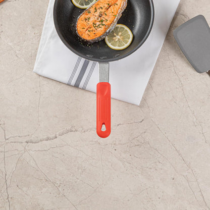 Restaurantware Met Lux Pan Handle Sleeve, 1 Removable Cover for 8-inch and 9-inch Pans, Red Silicone, Dishwashable
