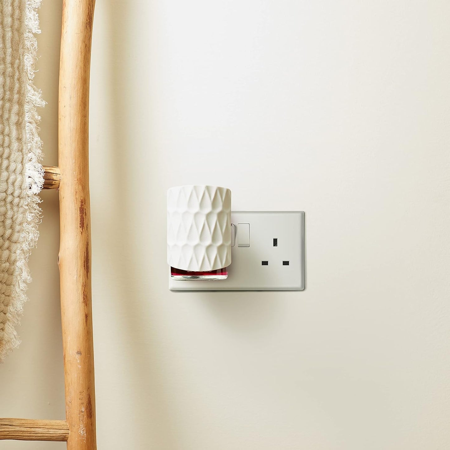Yankee Candle ScentPlug Starter Kit | Clean Cotton Plug-in Air Freshener | White Organic Pattern | UK 3 Pin Plug, 30