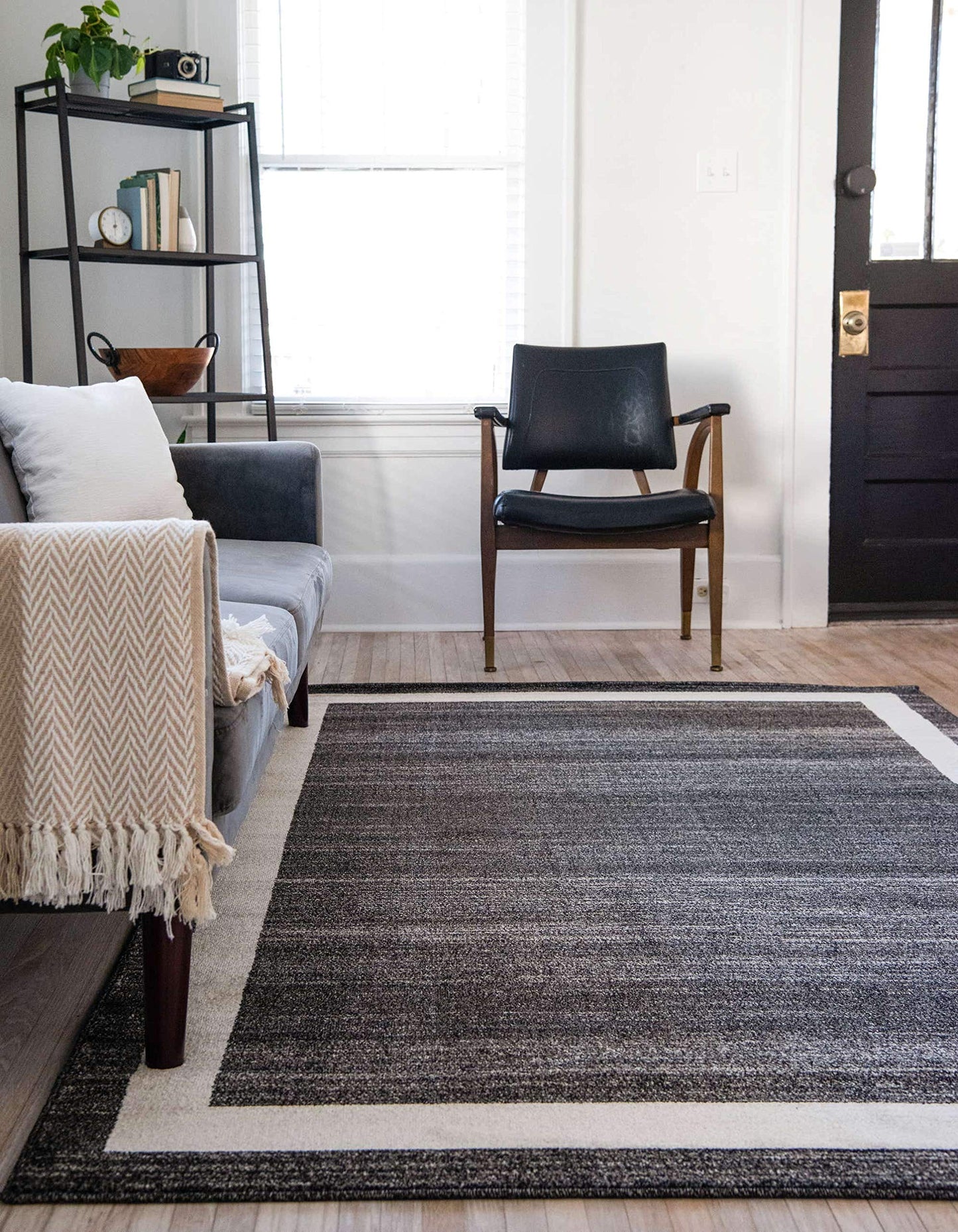 Unique Loom Del Mar Collection Area Rug - Maria (7' 10" x 11' 4" Rectangle, Black/ Ivory)