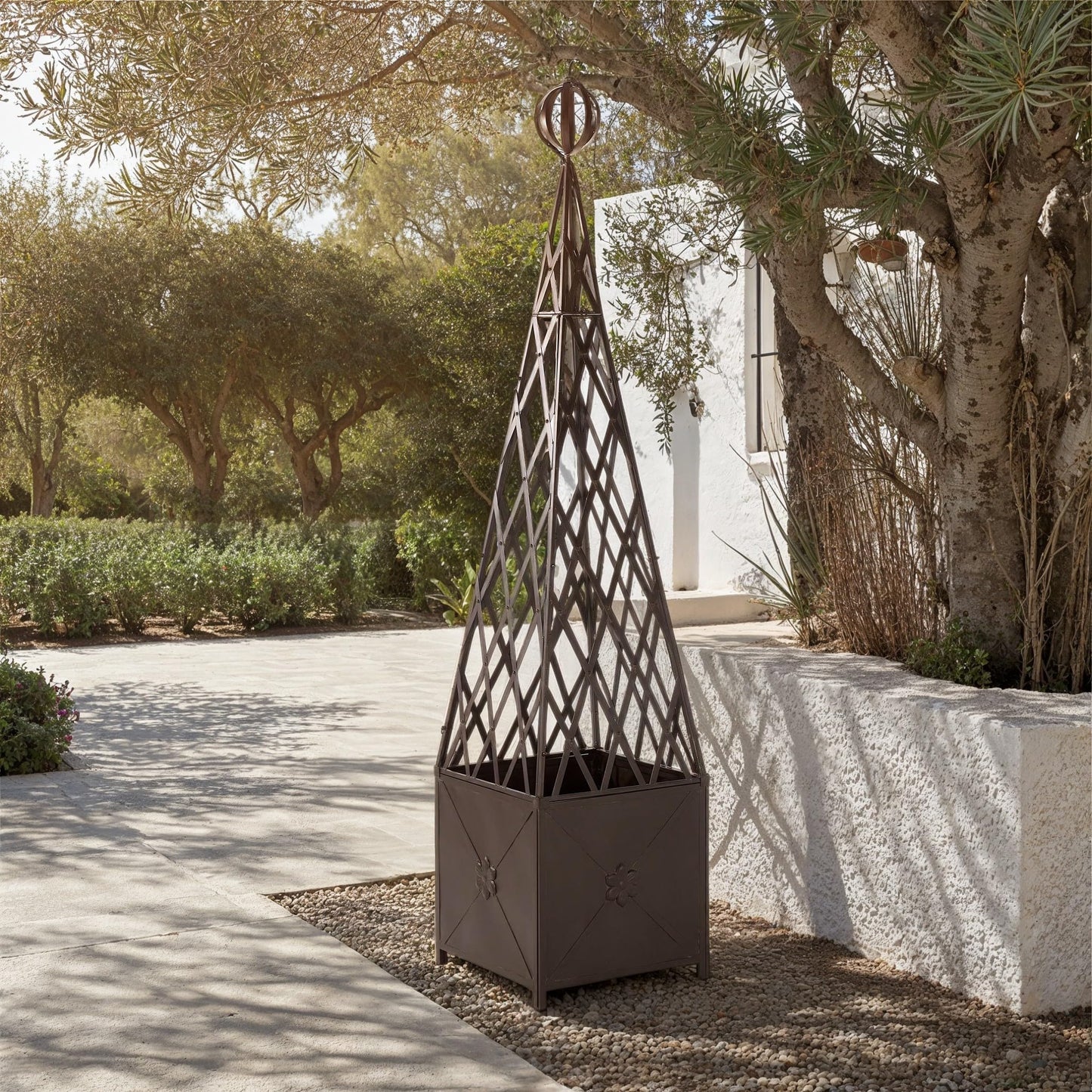 SAFAVIEH Outdoor Patio Furniture Collection - Caledonia Brown Iron Trellis Planter, Tall Weather-Resistant Garden Box (PAT5048B)