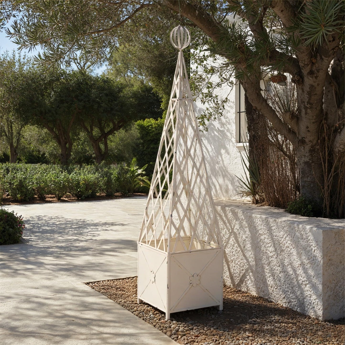 SAFAVIEH Outdoor Patio Furniture Collection - Caledonia Antique White Iron Trellis Planter, Tall Weather-Resistant Garden Box (PAT5048A)