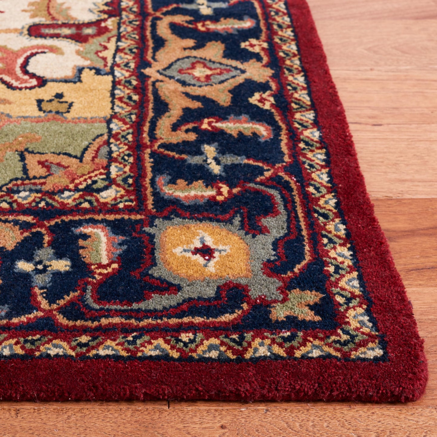 SAFAVIEH Heritage Collection Area Rug - 8' Square, Red, Handmade Wool, Traditional Oriental Medallion Design, Ideal for Living Room, Bedroom, Dining Space (HG625A)