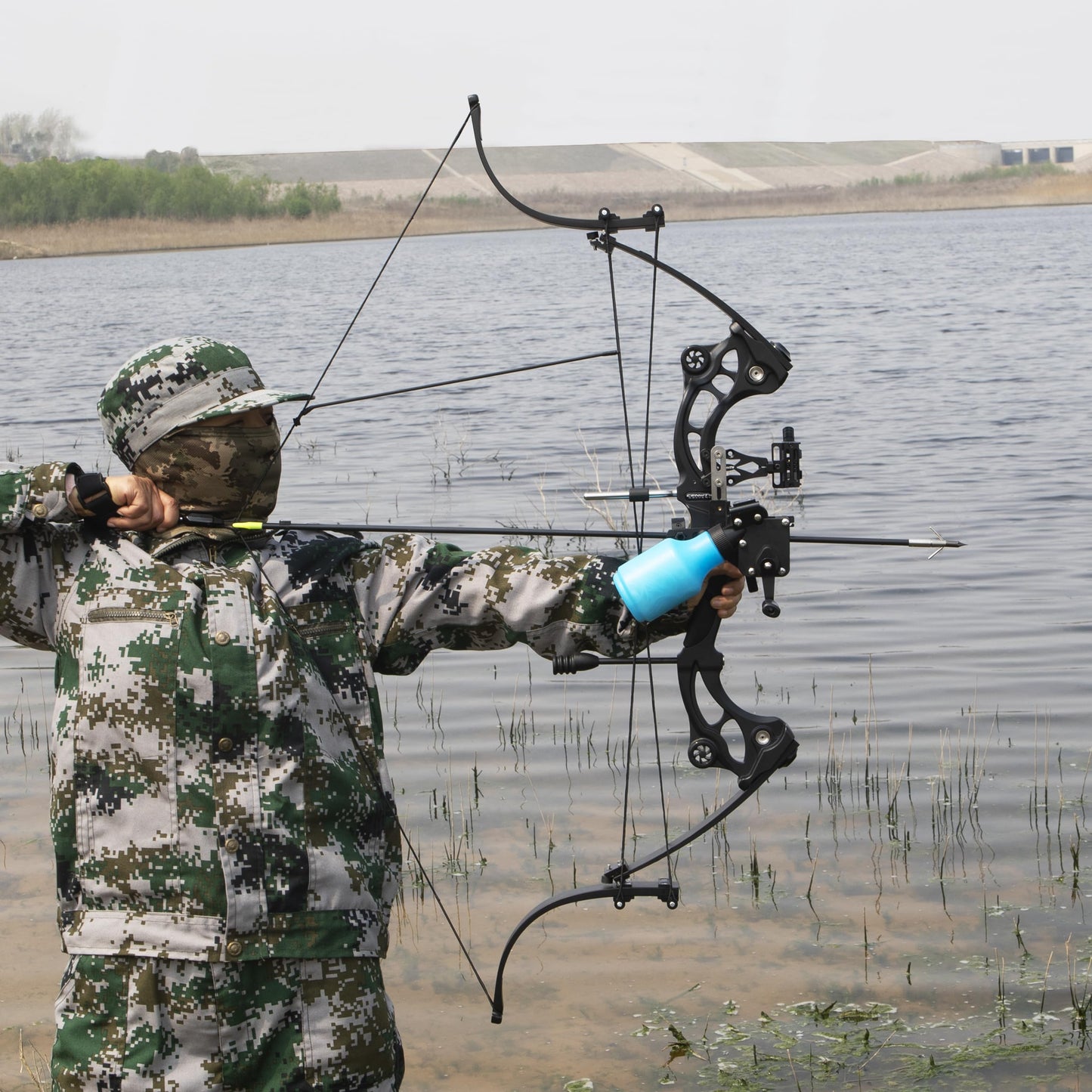 Bowfishing Bow Recurve Bow 30-45 Lbs Adjustable American Hunting Bow Compound Bow for Outdoor Hunting Shooting Fishing Right Hand (Black)