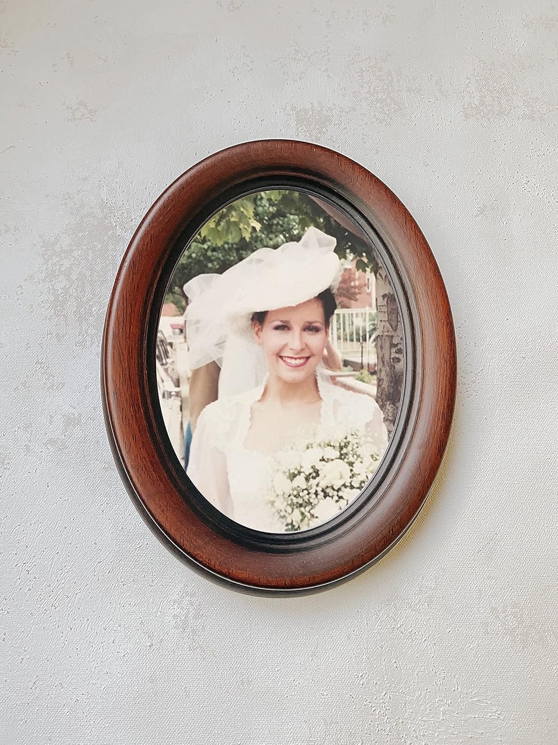 Classic Oval Picture Frame 5x7, Hand Made Solid Wood Frame with Stained Walnut Finish from Italy