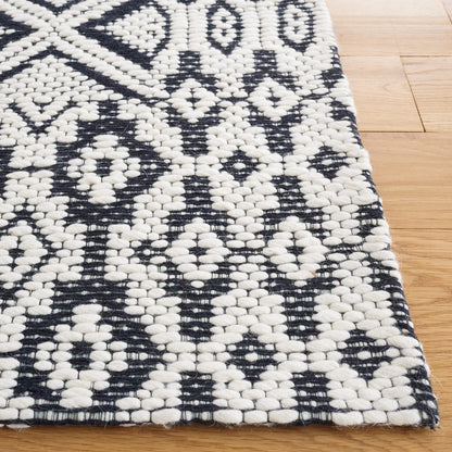 SAFAVIEH Area Rug 8x10 - Vermont Collection - Large - Ivory & Black, Handmade Wool, Ideal for Living Room, Bedroom, Office, Dining Space (VRM151Z)