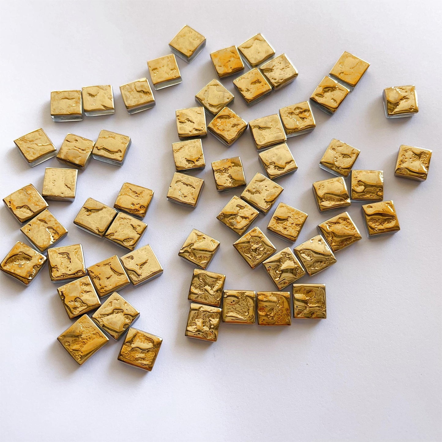 NUO RUI 100 Pcs Gold Mirror Mosaic Tiles, Mini Square Mirrors for Arts Crafts Projects (Gold)