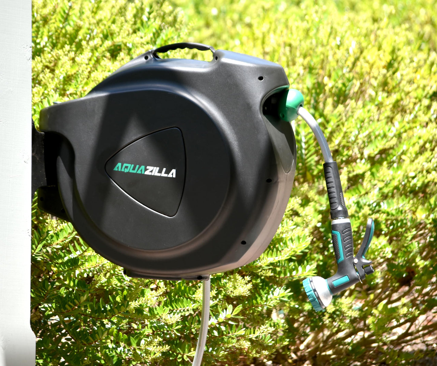 Retractable Garden Hose Reel, 100Ft x 5/8" Durable Wall Mounted Water Hose Reel with 180° Swivel Bracket, 9 Pattern Sprayer, 6Ft leader hose,Smooth Automatic Rewind, Any Length Lock.