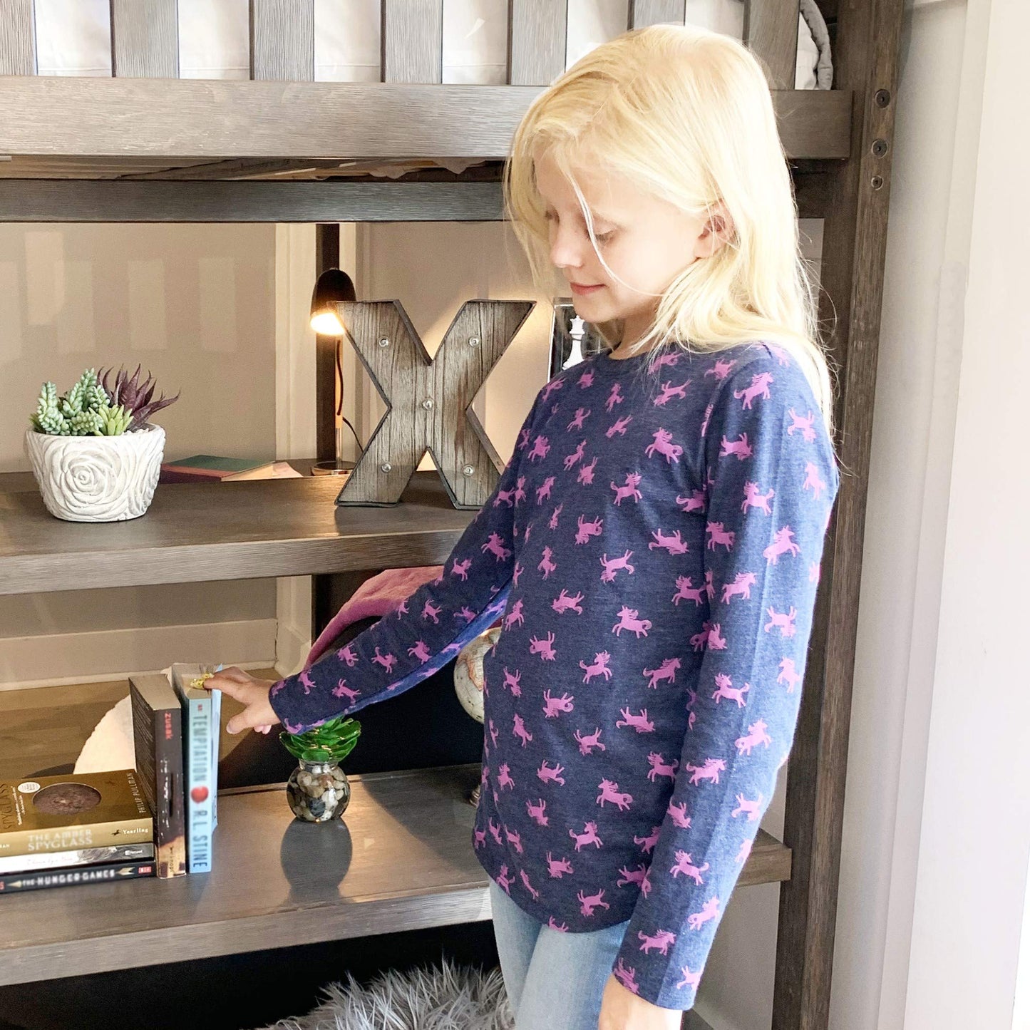 Max & Lily L Shape Twin over Full Bunk Bed with Bookcase, Clay