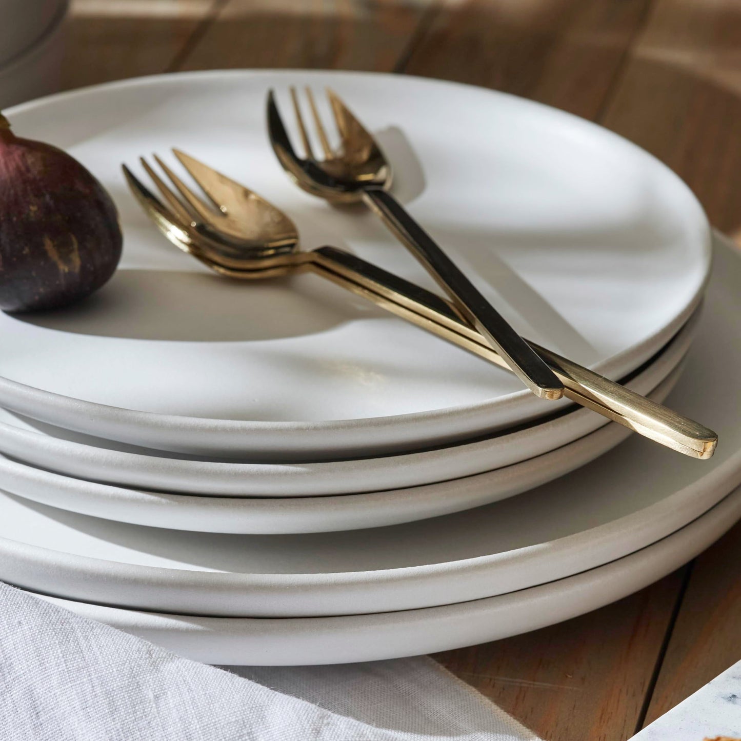 Porto by Stone Lain Macchio 24-Piece Premium Kitchen & Dining Dinnerware Set Stoneware, White Matte, Crafted in Portugal, Dishwasher and Microwave Safe Scratch-Resistant Dish Set for 8