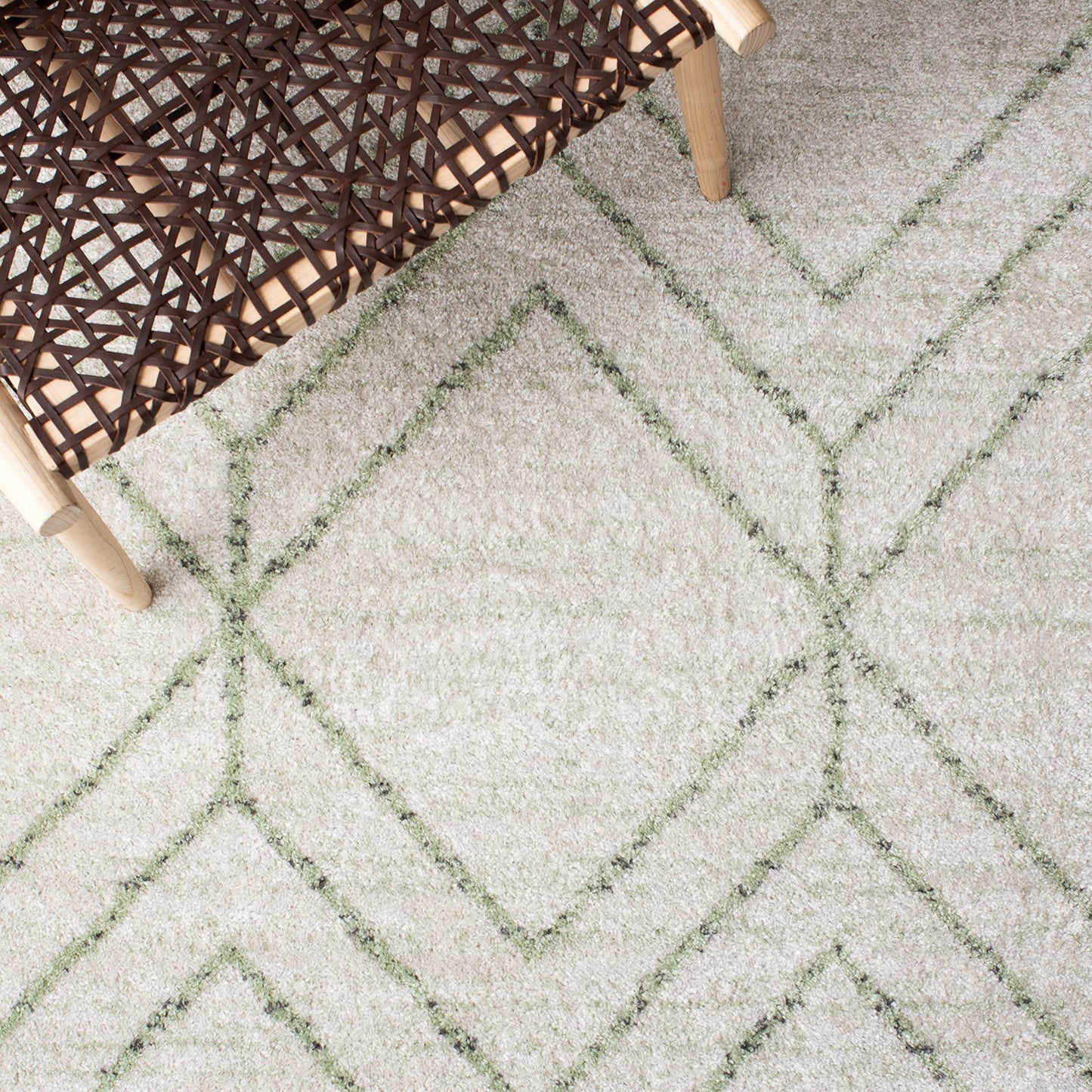 SAFAVIEH Adirondack Collection Area Rug - 10' x 14', Ivory & Sage, Modern Geometric Design, Non-Shedding & Easy Care, Ideal for High Traffic Areas in Living Room, Bedroom (ADR241W)