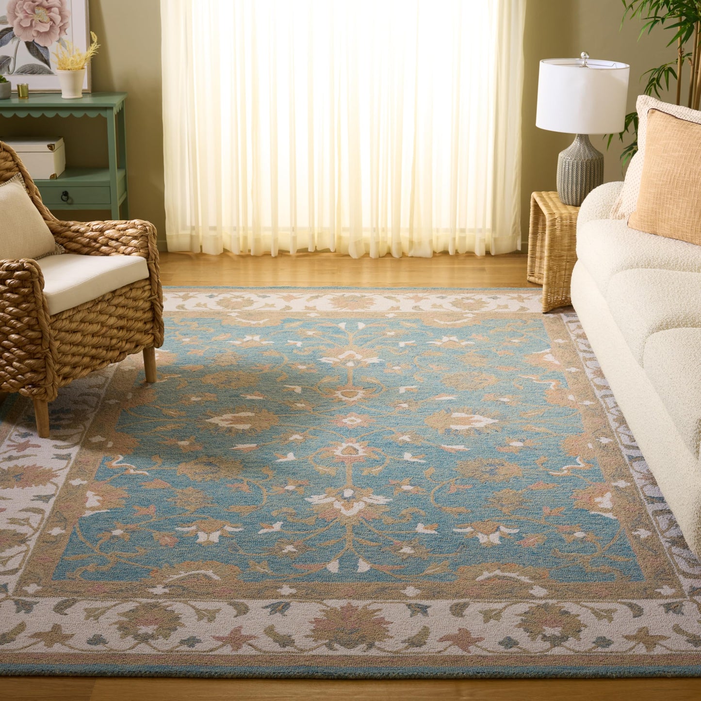 SAFAVIEH Area Rug 8x10 - Heritage Collection - Large - Light Blue & Ivory, Handmade Wool, Ideal for Living Room, Bedroom, Dining Space (HG125M)
