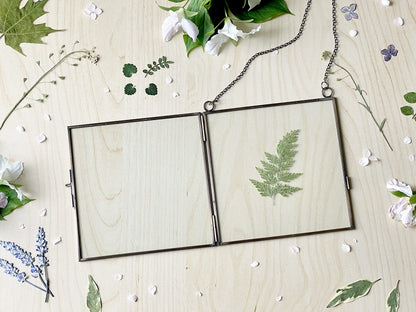 Beedecor Glass Frame for Pressed Flowers, Leaf and Artwork - Hanging Square Metal Picture Frames, Clear Double Glass Floating Frame, Wall Decor Photo Display, Set of 2 Flower Press Frames with Chain
