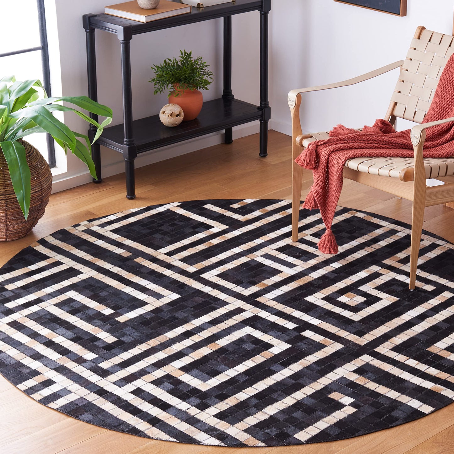 SAFAVIEH Studio Leather Collection Area Rug - 6' Round, Black & Ivory, Handmade Flat Weave Modern, Ideal for High Traffic Areas in Living Room, Bedroom (STL233Z)