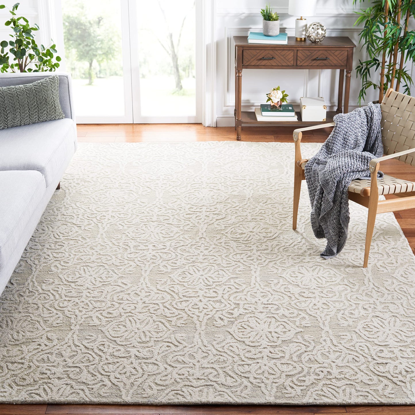 SAFAVIEH Area Rug 8x10 - Blossom Collection - Large - Silver & Ivory, Handmade Wool, Ideal for Living Room, Bedroom, Office, Dining Space (BLM112G)